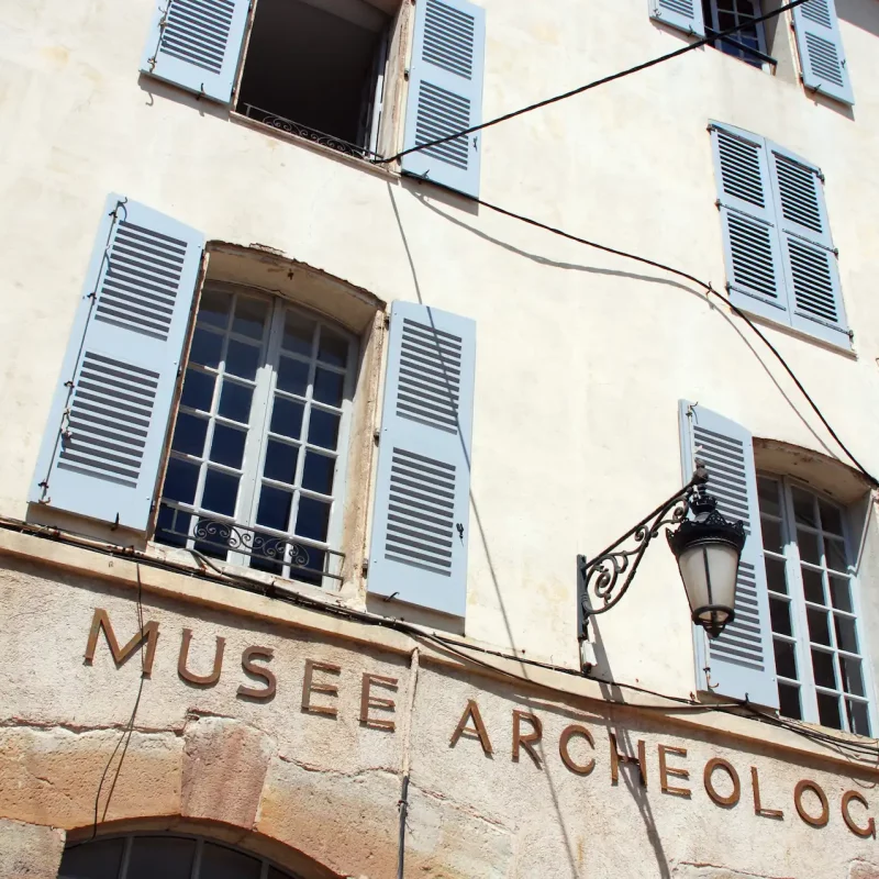 Partez à la visite du musée archéologique de Saint-Raphaël dans le Var.