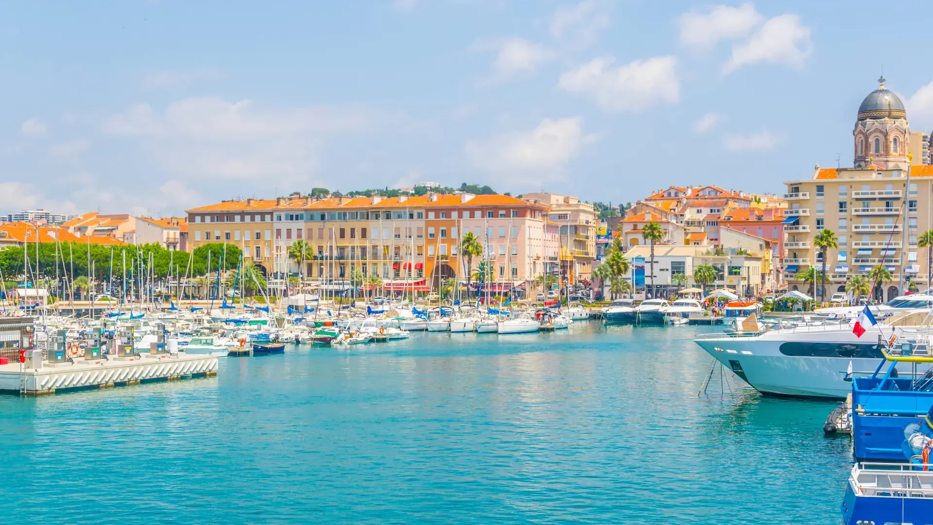 Découverte de la ville de Saint-Raphaël près du Camping La Plage du Dramont dans le Var.