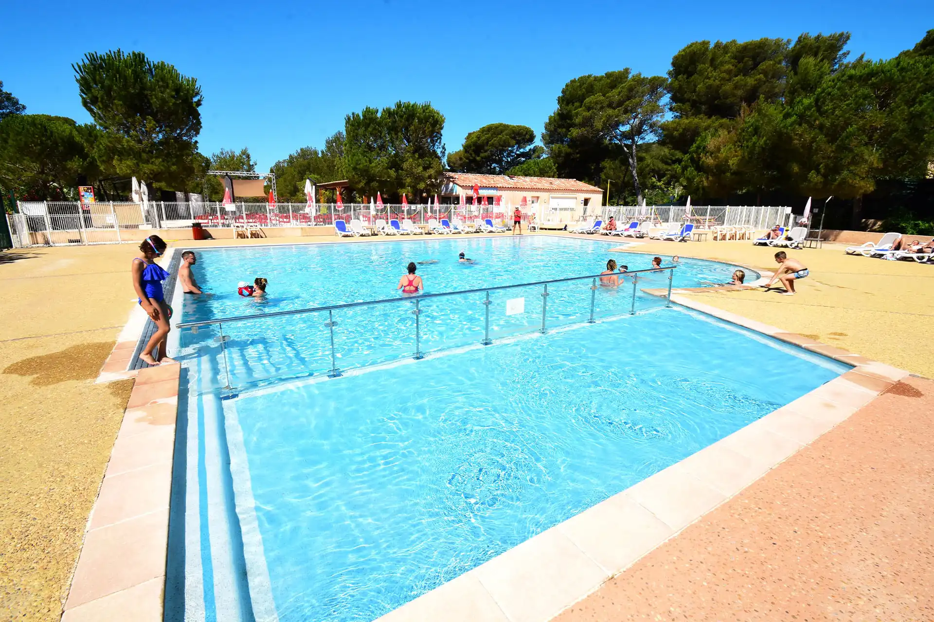piscine chauffée au Camping Agay